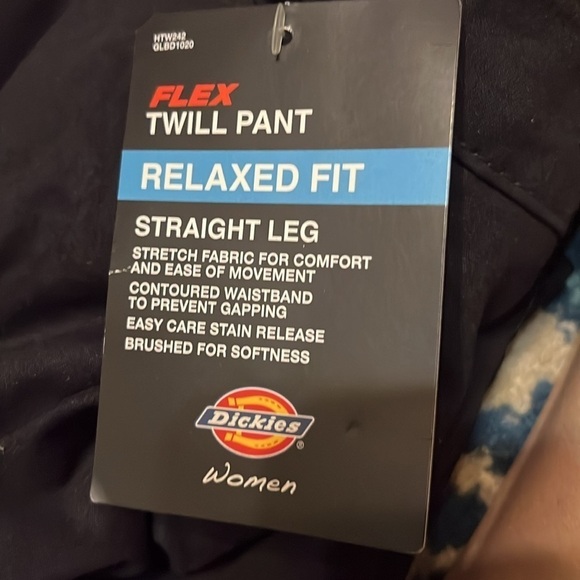 NWT Dickies Women's Plus-Size Relaxed Straight Stretch Twill Pant  size 22 black - Picture 3 of 5